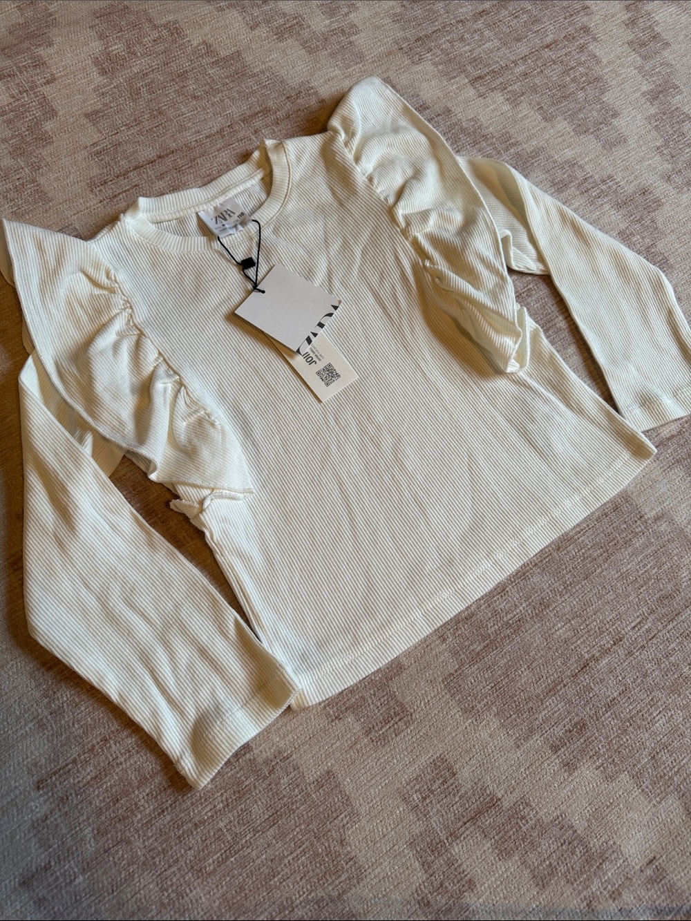 Zara Kids Off-White Ribbed Long Sleeve Top with Ruffle Shoulders size 6 NWT